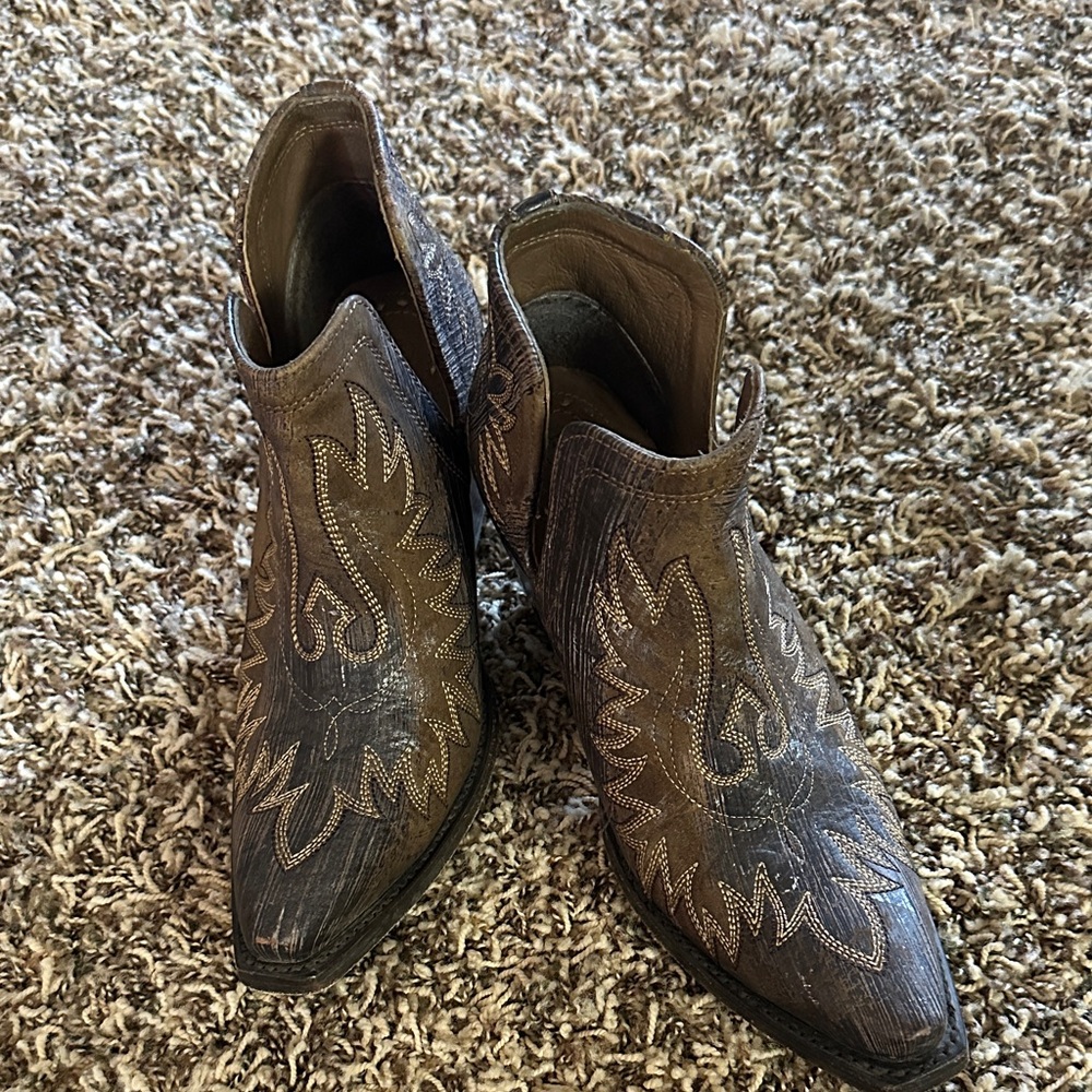 Ariat Brown Ankle Boots with Tan Stitching